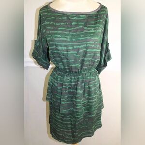 Alice + Olivia green pattern overlap silk dress xs